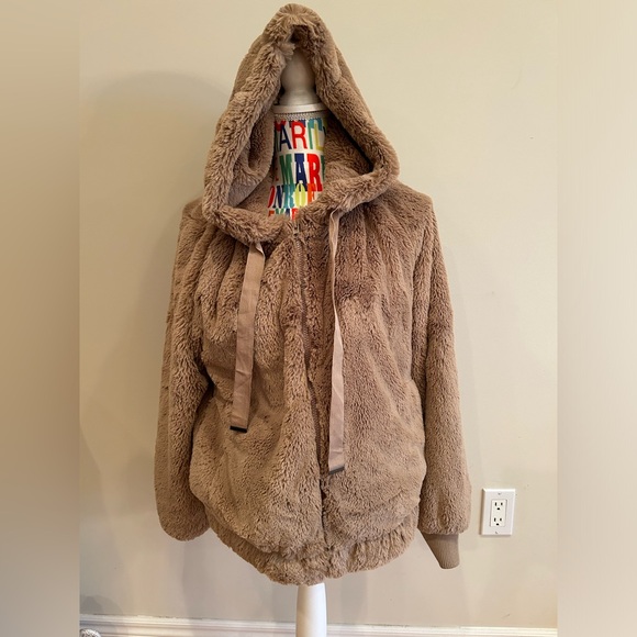 Urban Heritage faux fur jacket with zippered front and hood. - Picture 1 of 5